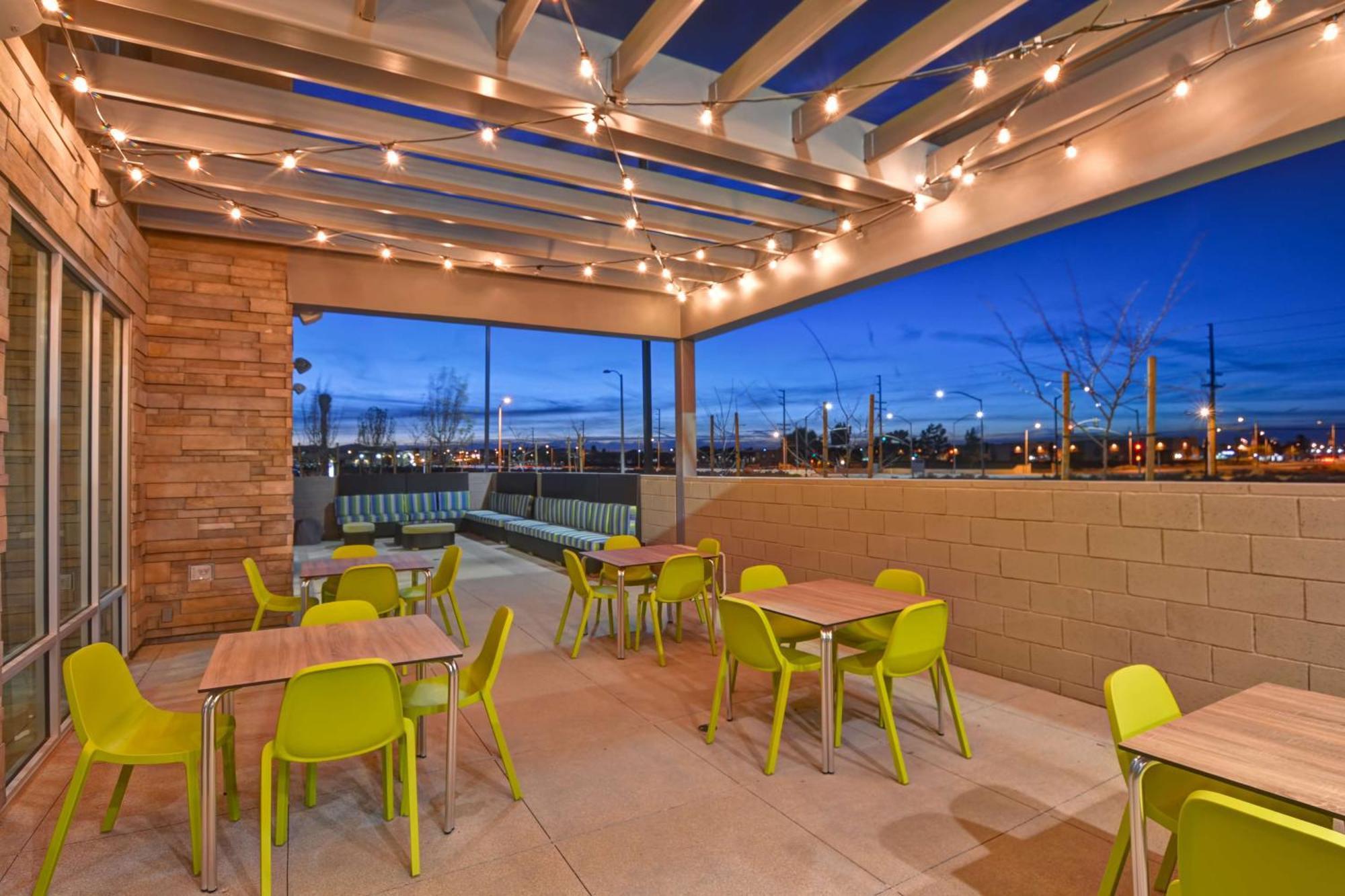 Home2 Suites By Hilton Palmdale Esterno foto